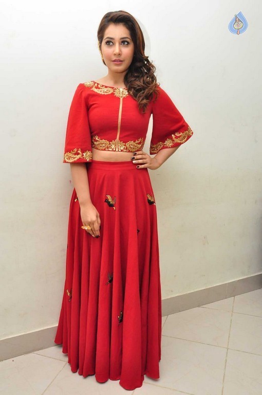 Rashi Khanna New Images - 19 / 41 photos