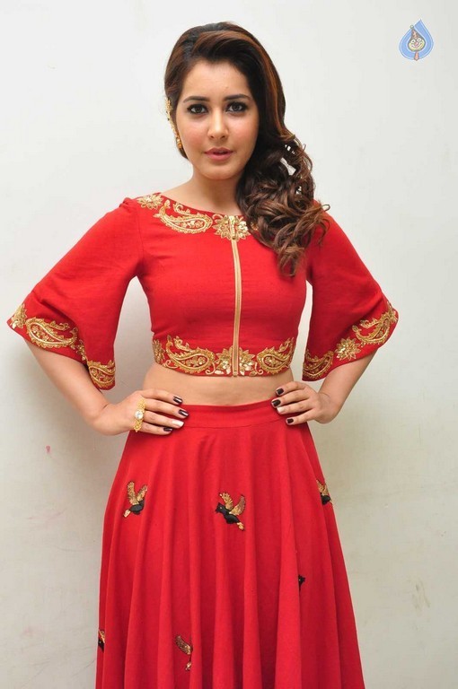 Rashi Khanna New Images - 23 / 41 photos