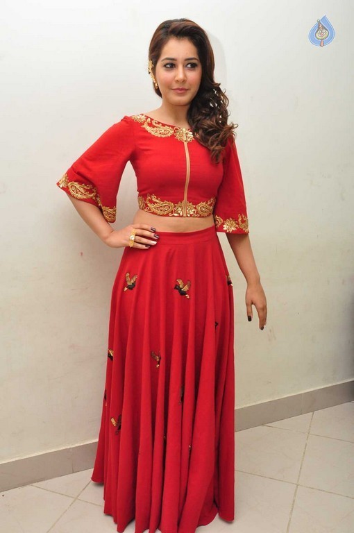 Rashi Khanna New Images - 35 / 41 photos