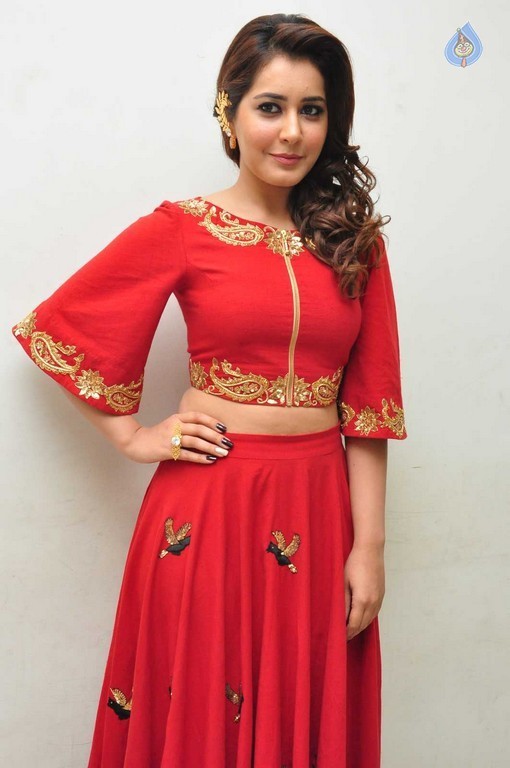 Rashi Khanna New Images - 36 / 41 photos