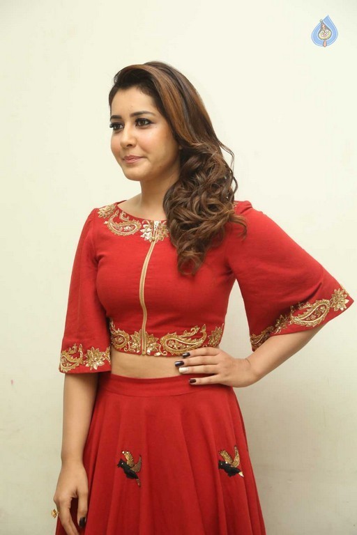 Rashi Khanna New Images - 37 / 41 photos