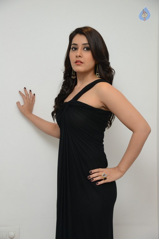 Rashi Khanna New Photos - 12 / 49 photos