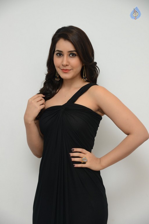 Rashi Khanna New Photos - 22 / 49 photos