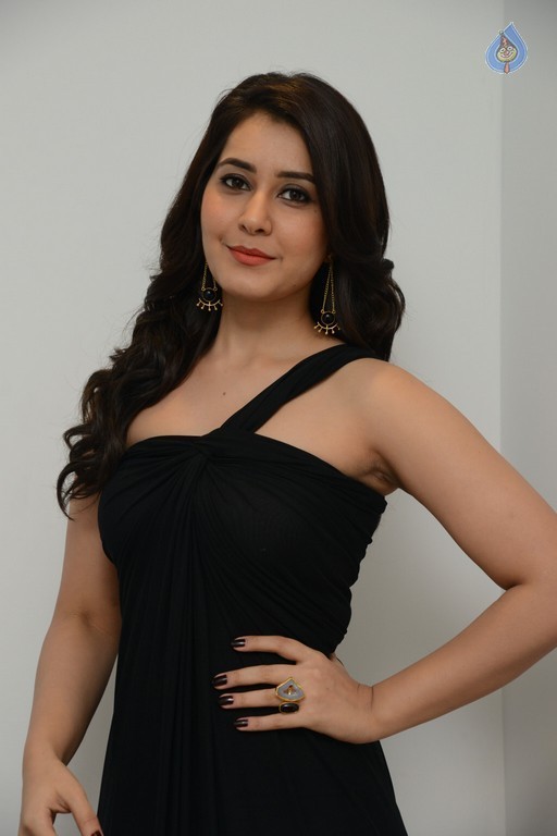 Rashi Khanna New Photos - 23 / 49 photos
