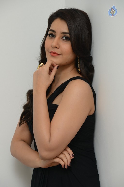 Rashi Khanna New Photos - 27 / 49 photos