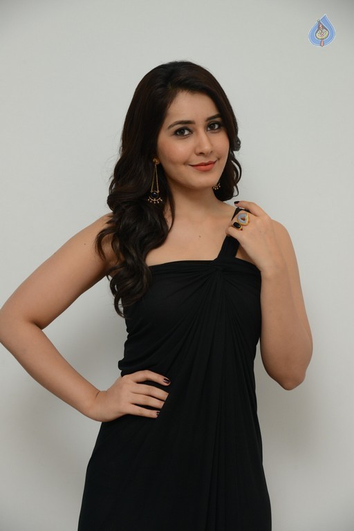 Rashi Khanna New Photos - 28 / 49 photos