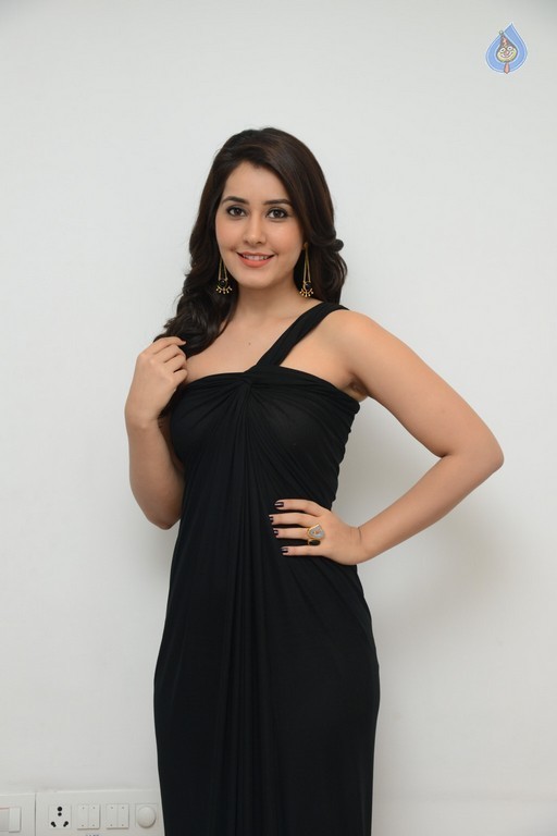 Rashi Khanna New Photos - 32 / 49 photos