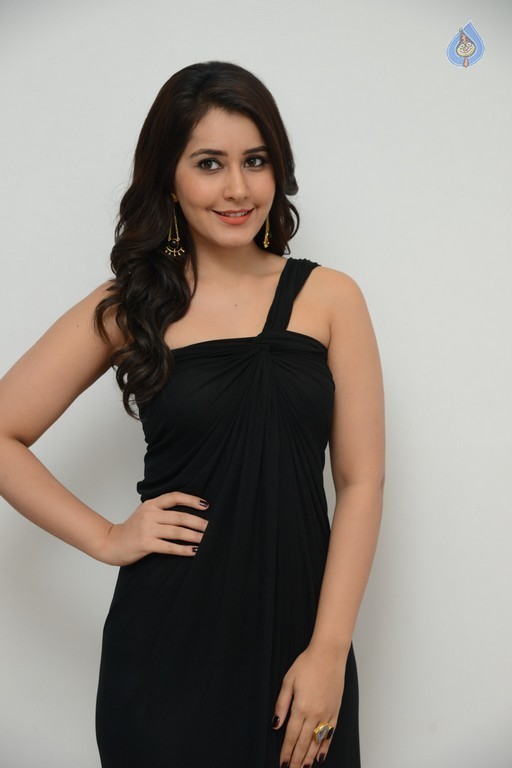 Rashi Khanna New Photos - 33 / 49 photos