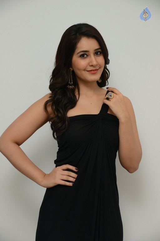 Rashi Khanna New Photos - 36 / 49 photos