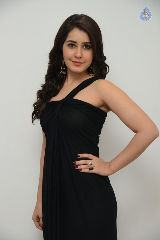 Rashi Khanna New Photos - 40 / 49 photos