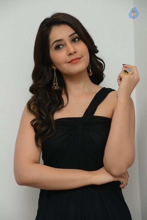 Rashi Khanna New Photos - 41 / 49 photos