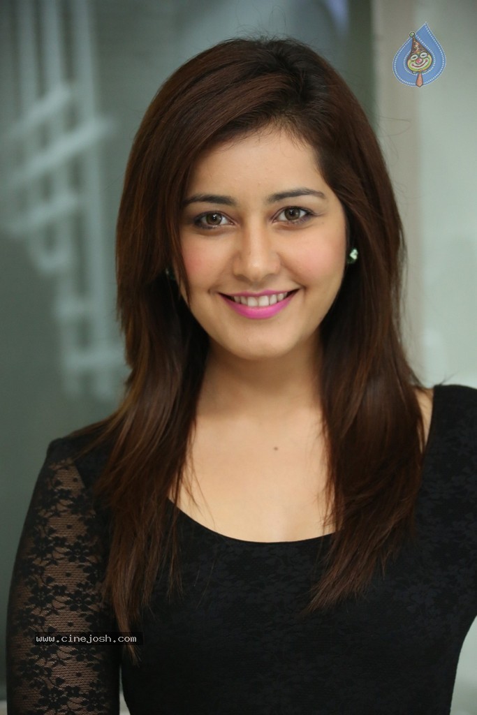 Rashi Khanna New Photos - 30 / 64 photos