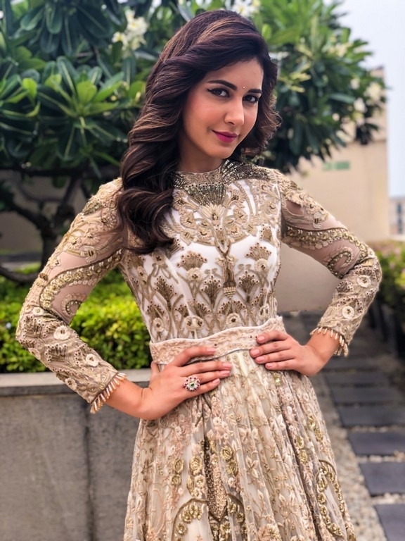 Rashi Khanna New Photos - 6 / 10 photos