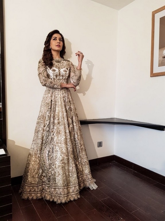 Rashi Khanna New Photos - 7 / 10 photos