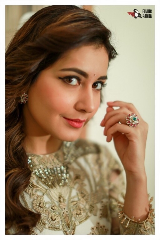 Rashi Khanna New Photos - 10 / 10 photos