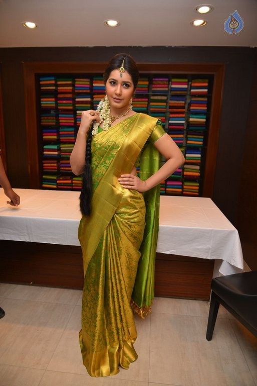 Rashi Khanna New Photos - 17 / 29 photos