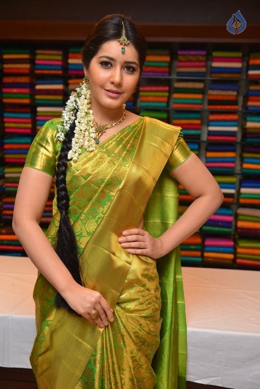 Rashi Khanna New Photos - 24 / 29 photos