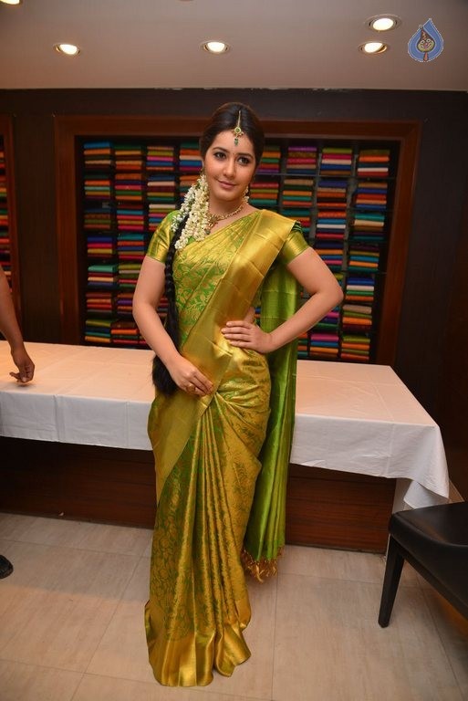 Rashi Khanna New Photos - 28 / 29 photos