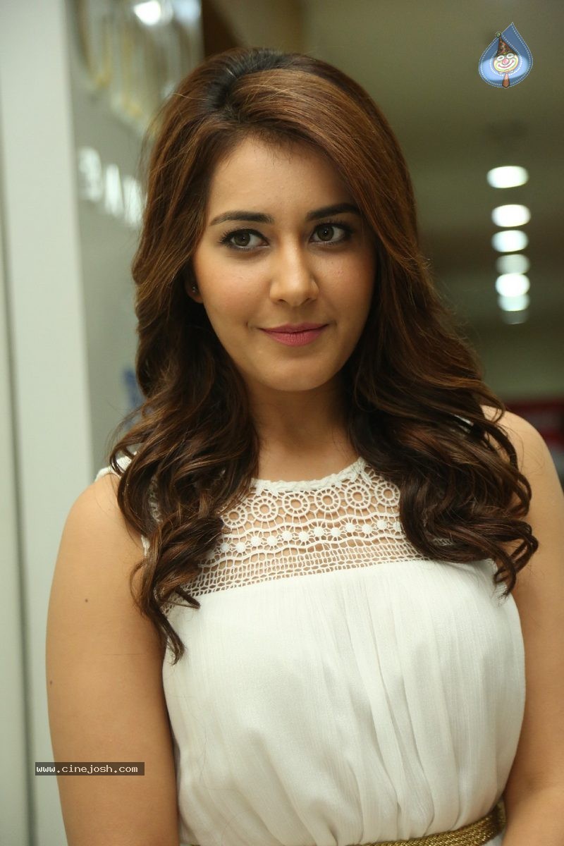 Rashi Khanna New Pics - 21 / 60 photos