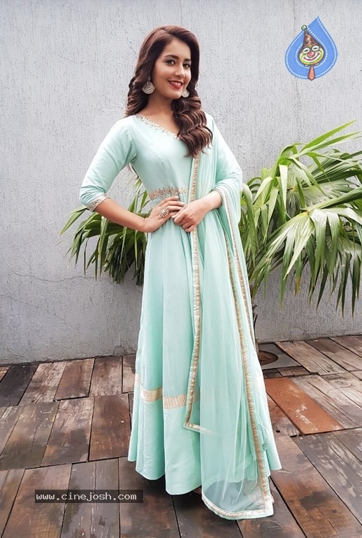 Rashi Khanna New Stills - 6 / 8 photos