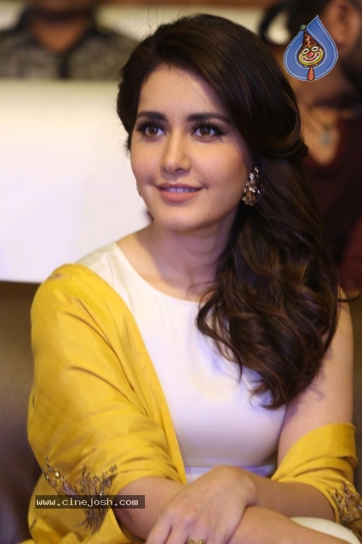 Rashi Khanna New Stills - 12 / 20 photos