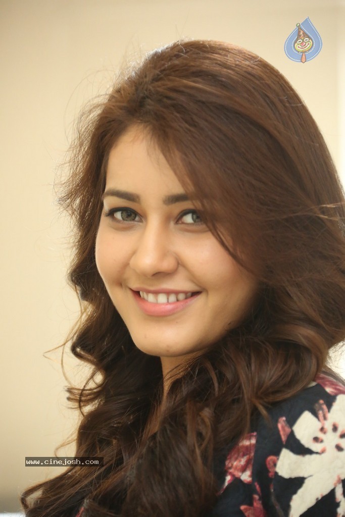 Rashi Khanna New Stills - 71 / 145 photos