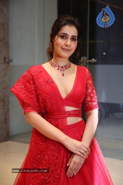 Rashi Khanna Photos - 2 / 20 photos