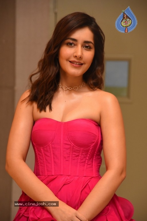 Rashi Khanna Photos - 11 / 20 photos