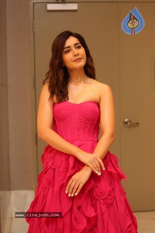 Rashi Khanna Photos - 18 / 20 photos