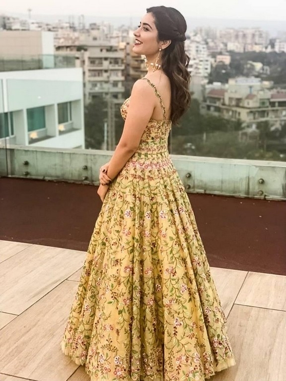 Rashi Khanna Photos - 7 / 8 photos