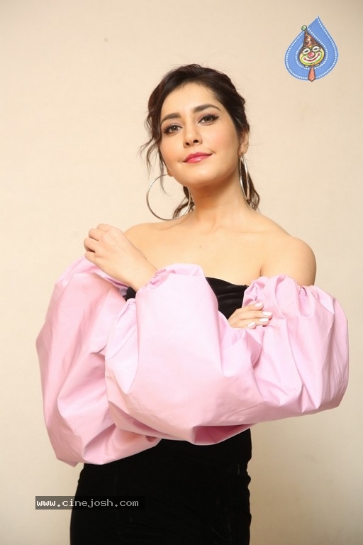 Rashi Khanna Photos - 12 / 21 photos