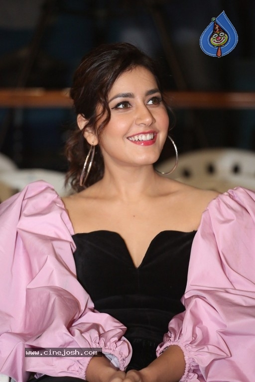 Rashi Khanna Photos - 17 / 21 photos