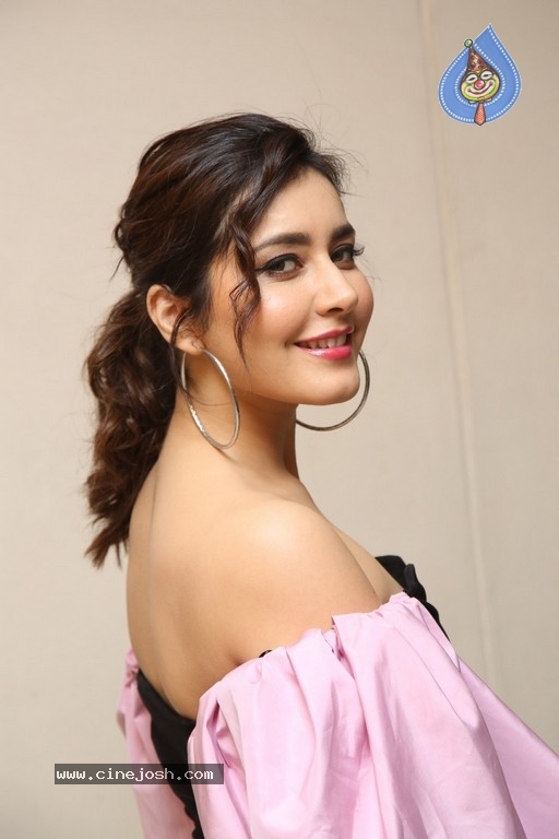 Rashi Khanna Photos - 20 / 21 photos