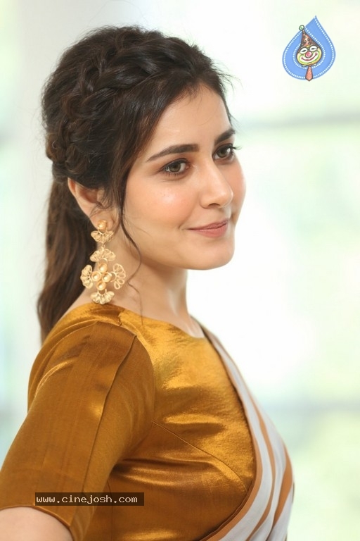 Rashi Khanna Photos - 8 / 21 photos