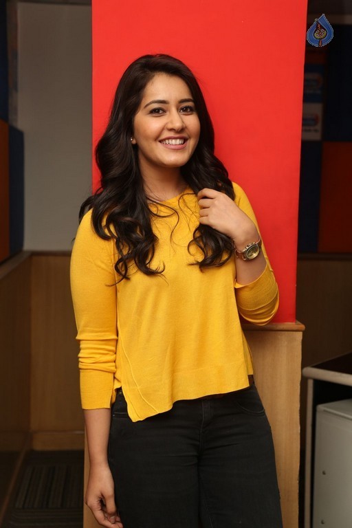 Rashi Khanna Pics - 2 / 26 photos