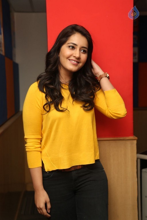 Rashi Khanna Pics - 9 / 26 photos