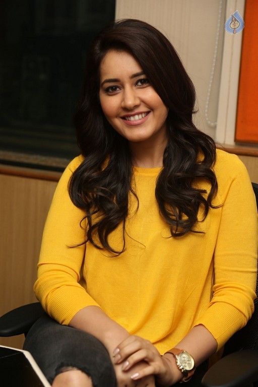 Rashi Khanna Pics - 13 / 26 photos