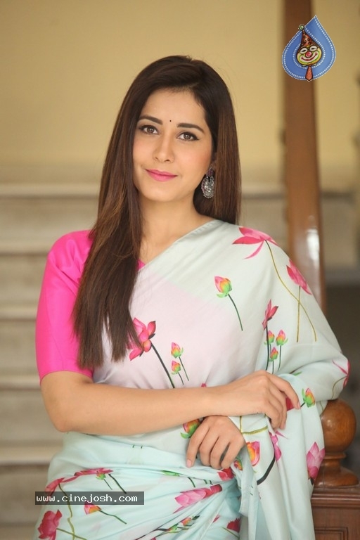 Rashi Khanna Pictures - 5 / 39 photos
