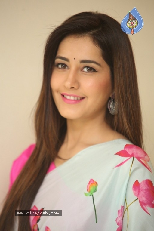 Rashi Khanna Pictures - 15 / 39 photos