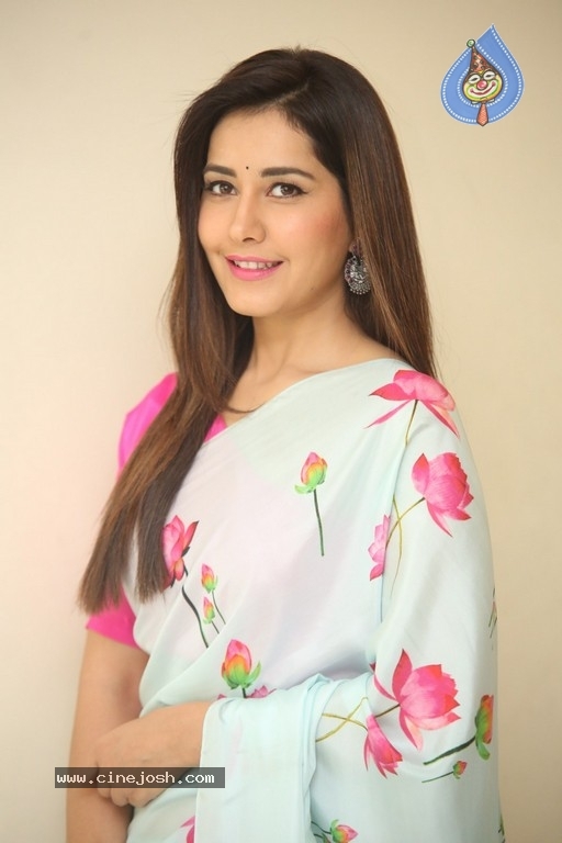 Rashi Khanna Pictures - 18 / 39 photos