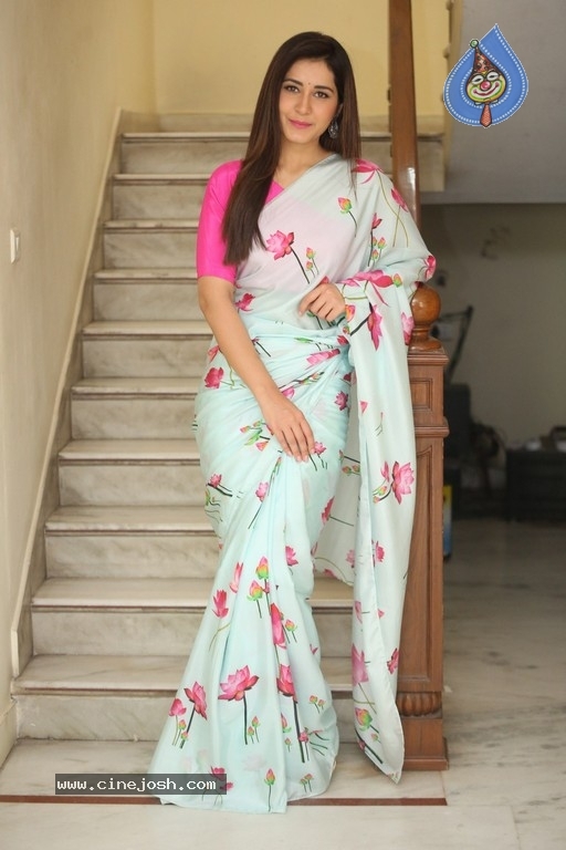 Rashi Khanna Pictures - 20 / 39 photos