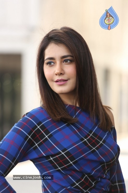 Rashi Khanna Stills - 13 / 36 photos