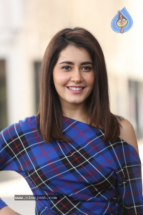 Rashi Khanna Stills - 23 / 36 photos