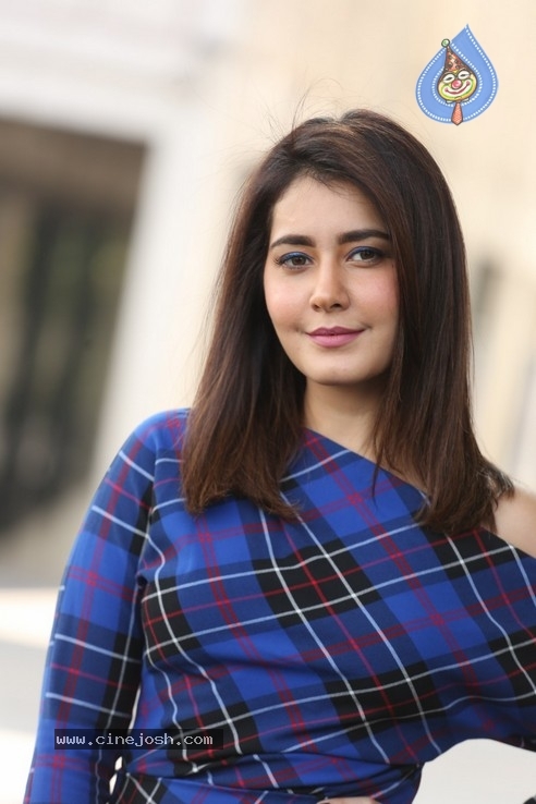 Rashi Khanna Stills - 32 / 36 photos