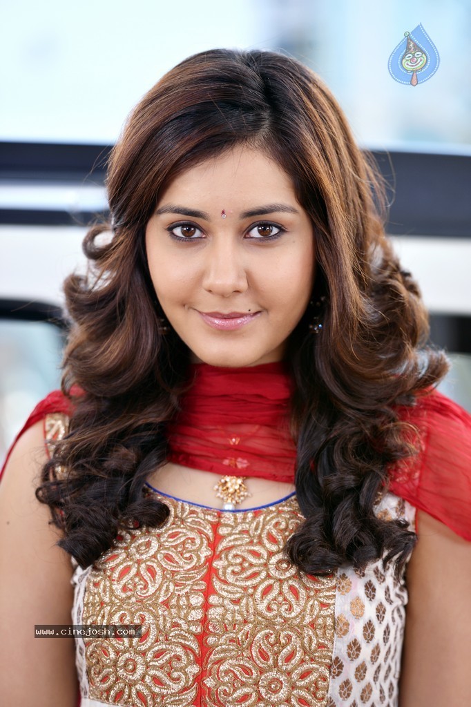 Rashi Khanna Stills - Photo 8 of 23 Rashi Khanna Stills - Photo 8 of 23