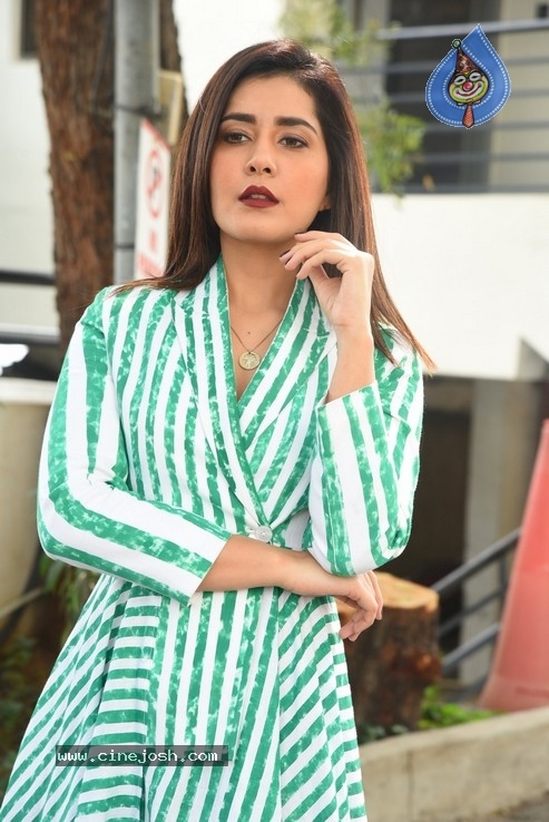 Rashi Khanna Stills - 6 / 21 photos
