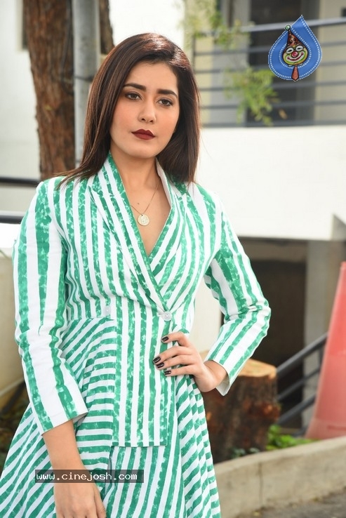 Rashi Khanna Stills - 12 / 21 photos