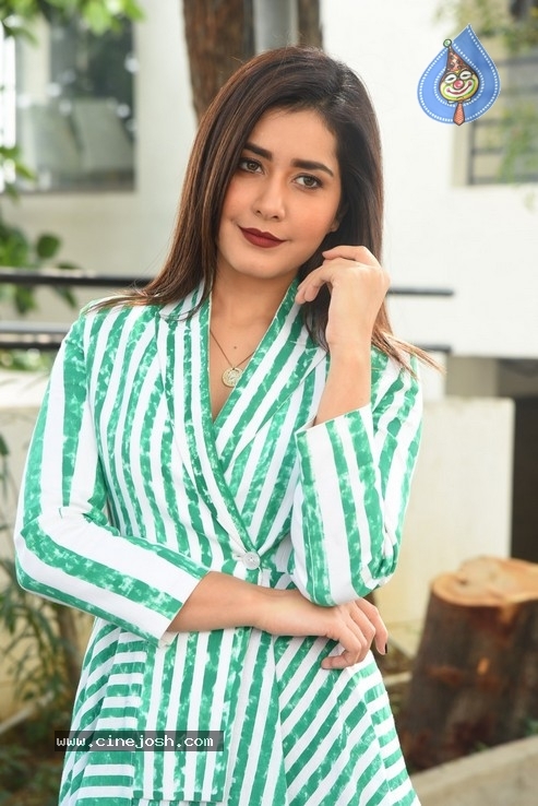 Rashi Khanna Stills - Photo 13 of 21