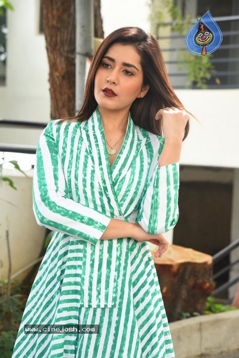 Rashi Khanna Stills - 17 / 21 photos