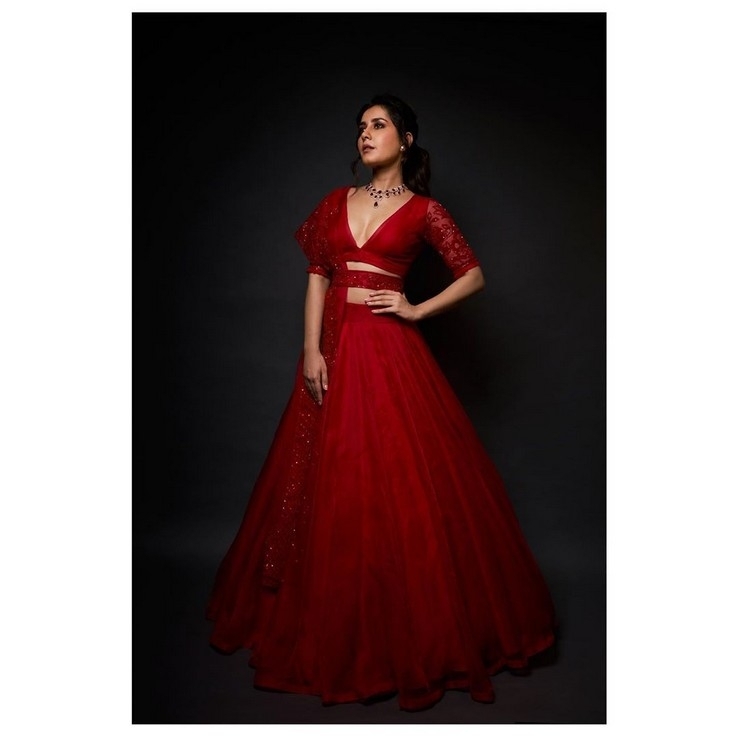 Rashi Khanna Stills - 9 / 11 photos